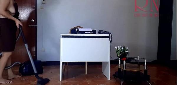 The boss fucks the secretary in the mouth. Naked secretary in an apron.